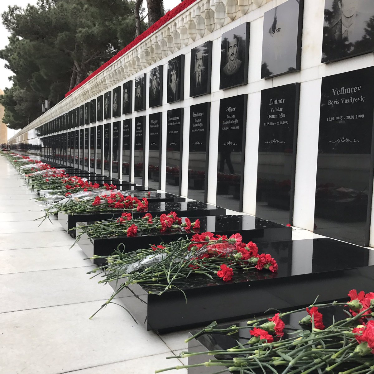 20Yanvar1990
Tanklarn önüne duran Türk'ü Dünya ilk o gün tanıdı.Bağımsızlık yolnda Şehid olan soydşlarımızı RahmetleveMinnetle Anıyoruz.🇹🇷🇦🇿