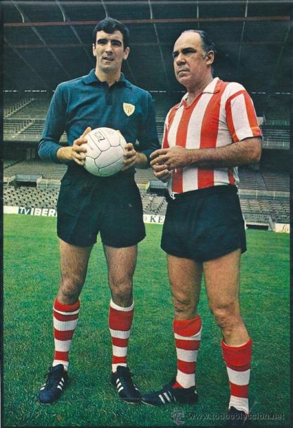 FOTOS HISTORICAS O CHULAS DE FUTBOL - Página 18 C2nsDVnWEAEdHqR