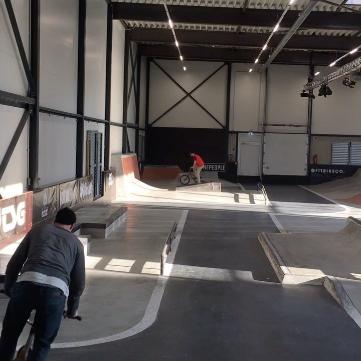 vasyad's tweet photo. Warming up @ #Stuttpark in #Stuttgart π©πͺπ
#bmx #givesyouwings Watch #Instavideo:https://t.co/5QOLb3hRv9 https://t.co/sP1t1lKLU4