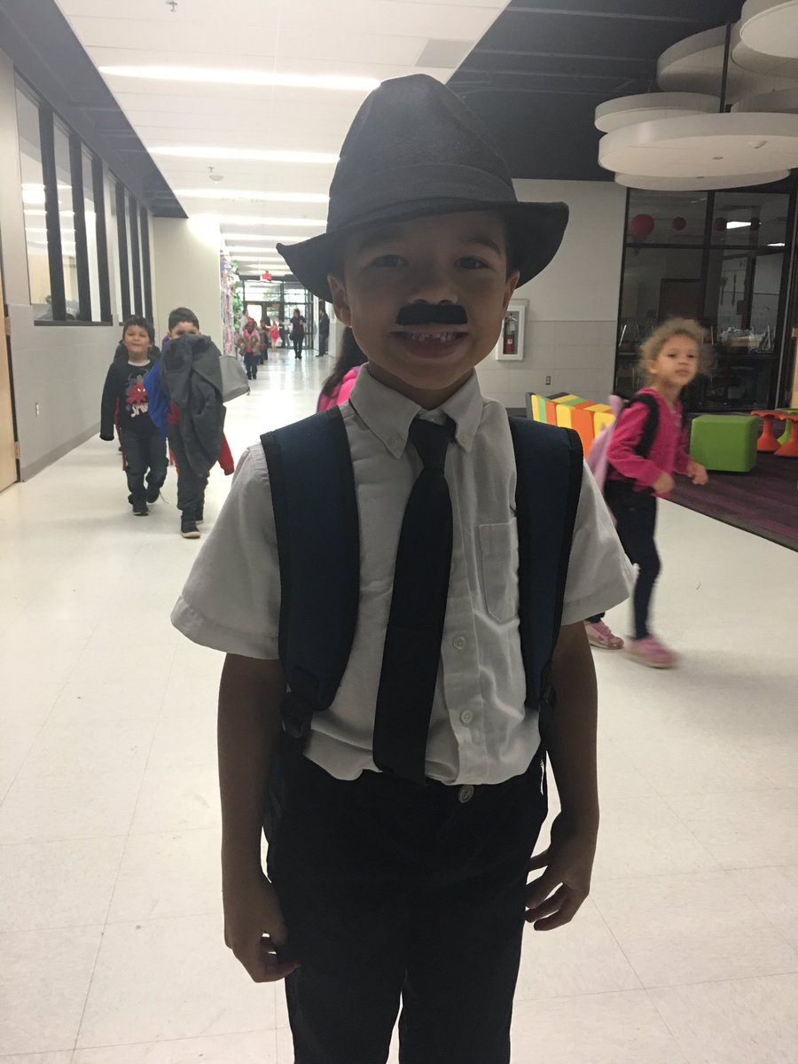 LizStageLeft's tweet photo. This sweet boy is ready to portray Martin Luther King, Jr. #hehasadream #ushould2 #thingsyouseeinourhallways @JonesAcademy1 @MsBJonesKinder https://t.co/mNp0xYXK4B