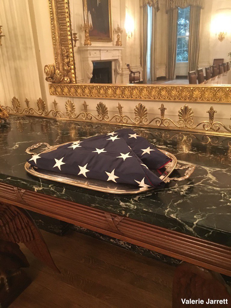 ABC's tweet photo. The flags that flew on the first and last day of President Barack Obama's presidency will be presented to him as a parting gift. https://t.co/aozLjS7gNq