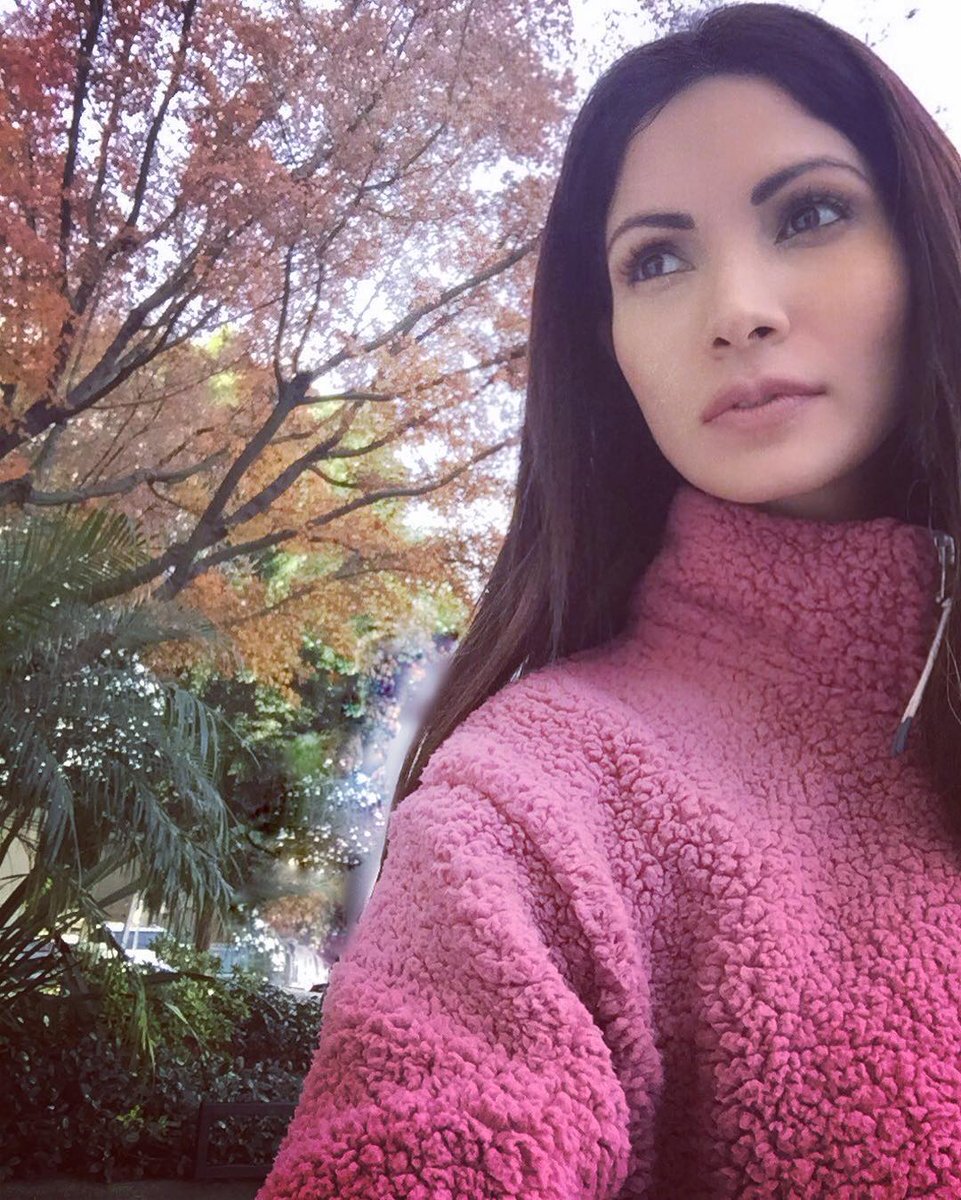 Fans_Cynthia123's tweet photo. A brillar siempre 💫
Con luz propia ✨
Buenas vibras 🙌
#FelizViernes 💥💃🎉🎈 https://t.co/CdmfIIer1A