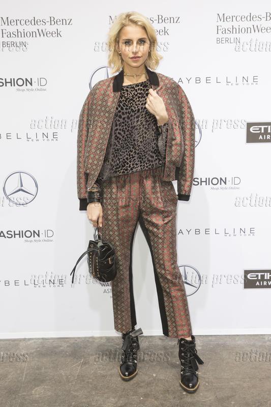 Look of the Day: Caro Daur runway64.de/?cat=13 <a href="/F49096237/">rayhaan</a> #fashion