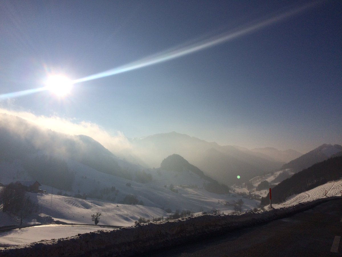 Am Wochenende jeweils ab 09.00 Uhr ist Skilift und Restaurant offen. Perfekte Bedingungen. #skilift #hohewinde