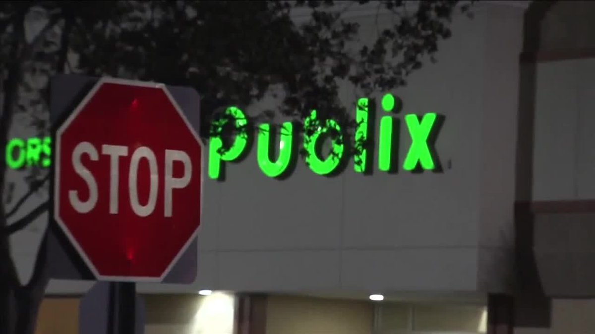Multiple shoppers report being ambushed, attacked leaving #Publix stores in S. Fla. bit.ly/2kavNkx https://t.co/ngFU5BgX1z