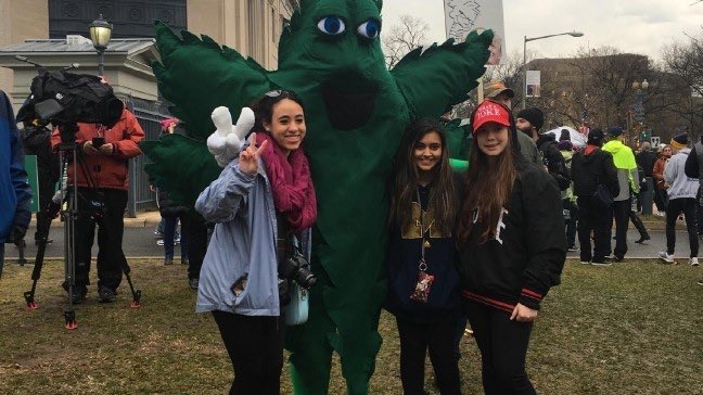 KellyAnneTV's tweet photo. Protestors with the an unofficial mascot on #Inauguration Day (photo: @Circa) #Trump420 https://t.co/FuDZPW1vF6