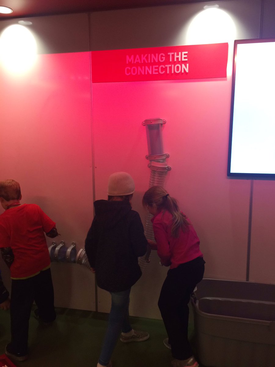 praes2X's tweet photo. Students learning about force at Levi Stadium. https://t.co/oznu8wACbp