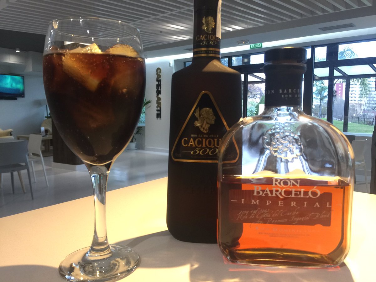 Cafeyarte2016's tweet photo. Ya estamos a VIERNES!!! Hoy nos vemos en Café&amp;Arte hasta las 02:00 🥂🍸 https://t.co/pJwbXHgtni