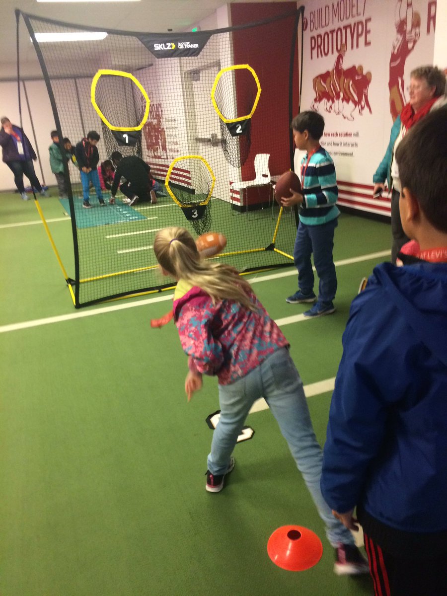 praes2X's tweet photo. Students learning about thrust and force.  What fun! https://t.co/y0RJ7sh8WB