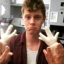 Como assim o Evan Peters ta fazendo 30 anos um oferecimento flor de lótus
HAPPY BIRTHDAY EVAN PETERS 