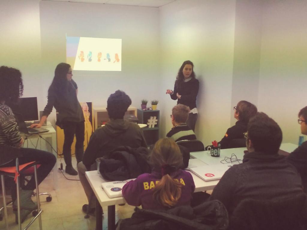 pterodactive's tweet photo. Hoy estamos en @geekshubs aprendiendo juntos a animar #videojuegos! #pterodactive #BuenViernes #geekshubs https://t.co/Fd4nkKwiKF