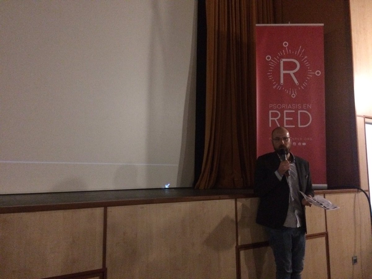 PsoriasisEnRed's tweet photo. Dr. @rmamblona de @ComUIC y codirector @festficae presentando Los registros de mi piel hoy en #Galdar #Canarias #DocPsoriasis #psoriasis https://t.co/SdTwzXCZ8I