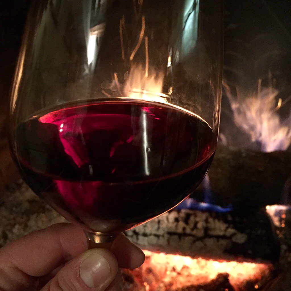 lactuduvin's tweet photo. Vendredi soir, vieux pinot noir... #meursault #pinotnoir #caillerets #priceless #1988 #bienmérité https://t.co/yQJlKmeIXB