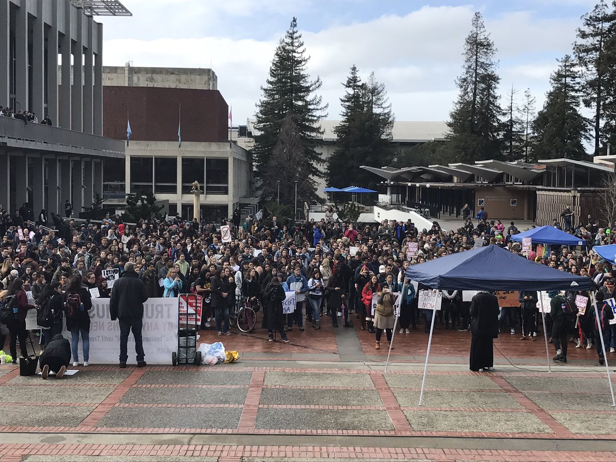 oaklanduprising's tweet photo. Huge rally at UC Berkeley to let Trump know students, staff, and faculty won't tolerate his fascist policies. #UCWalkout #DisruptJ20 #J20 https://t.co/CeeEoL8PLM