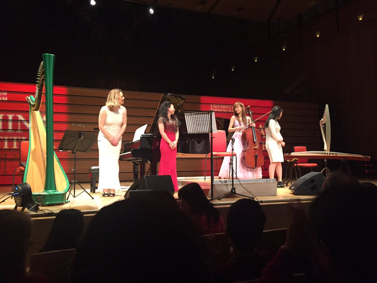 iseult5's tweet image. #UOBCNY energetic finale from these amazing ladies @UOBChina #memorableEvening #hellobrum