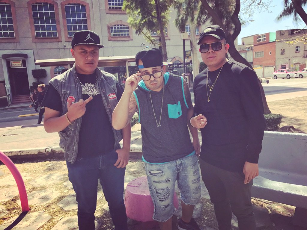WatussiLive's tweet photo. Ya estamos en #Mexico @djacme_official @yared_yzhow  #LosMejoresDelPerreo #LosQueNuncaSeQuitan https://t.co/TzrhOLlSLu
