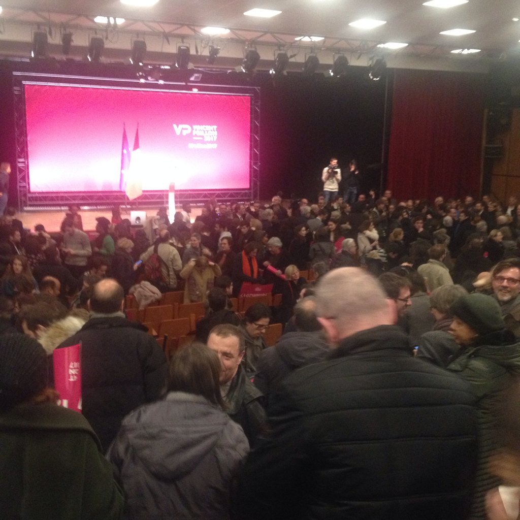 alcyonekenobi's tweet photo. Après la marseillaise, Zebda dans les enceintes : "motives, motives, il faut rester motives" #peillon2017 https://t.co/ptSNLeB0hs