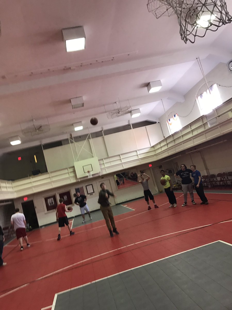 SCAMrCoachD's tweet photo. @SCADragons @swartzcreekad @swartz_creek Half Court Shooting Champion https://t.co/bxOuqQEeaN