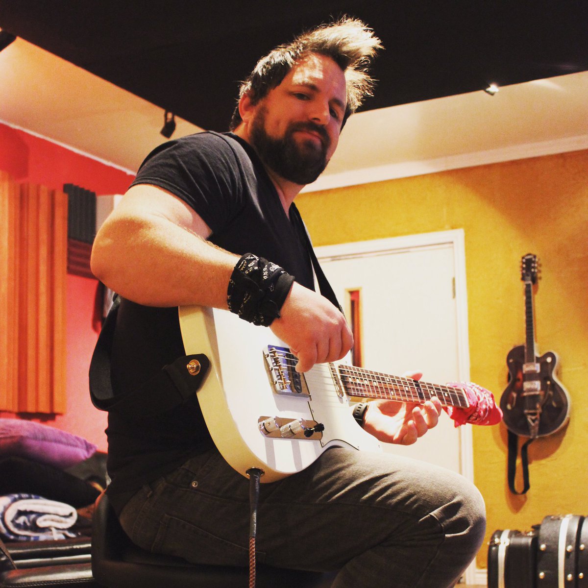 Davidcgalloway's tweet photo. Recording time! #soloalbum #elementeighty #fendertelecaster https://t.co/ABrqfQf5Fi