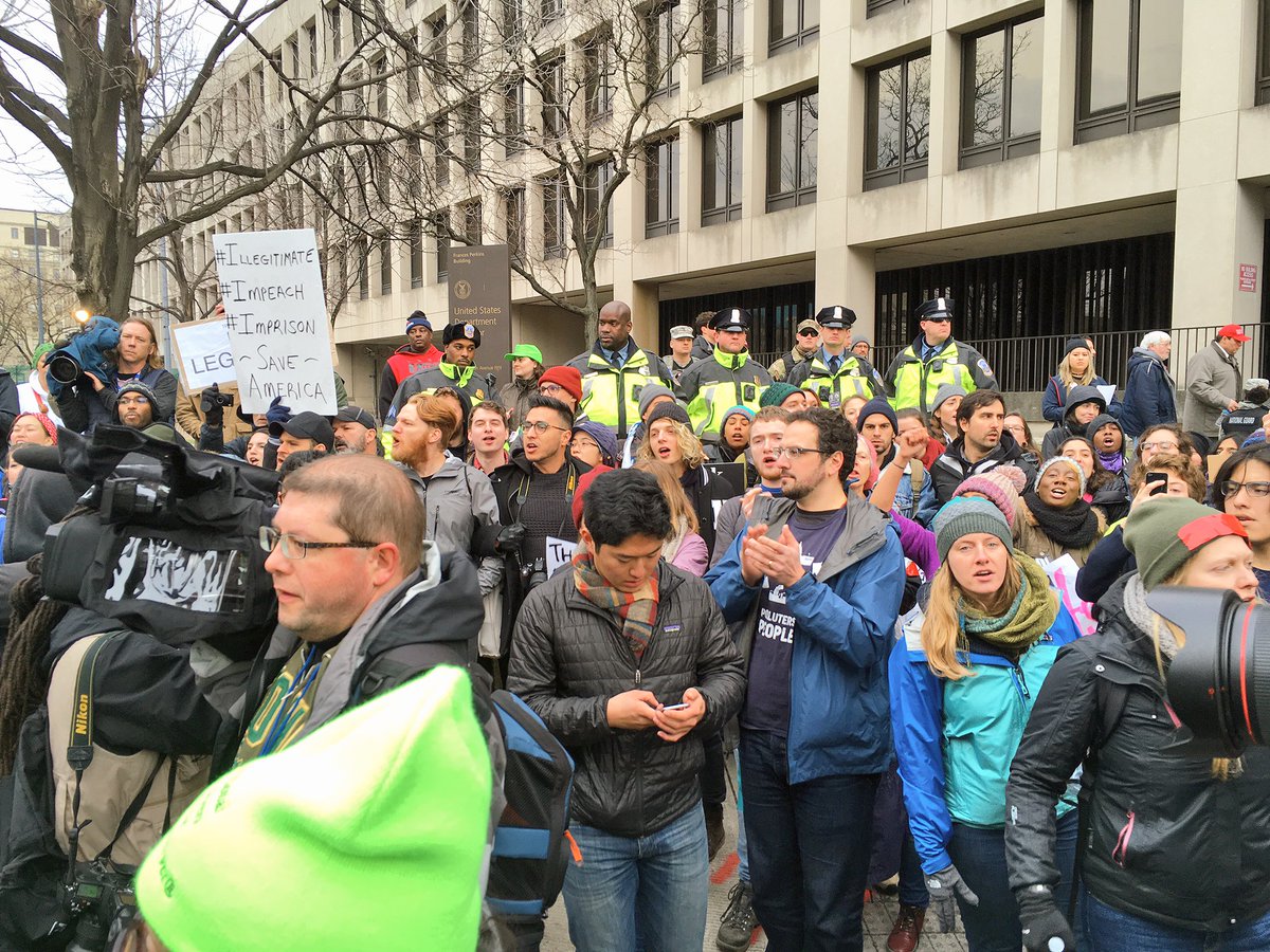 #Climate blockade is LIT. Trump supporters being turned away en masse. Protestors shouting: 

"You wanted a wall! You got it!" #DisruptJ20