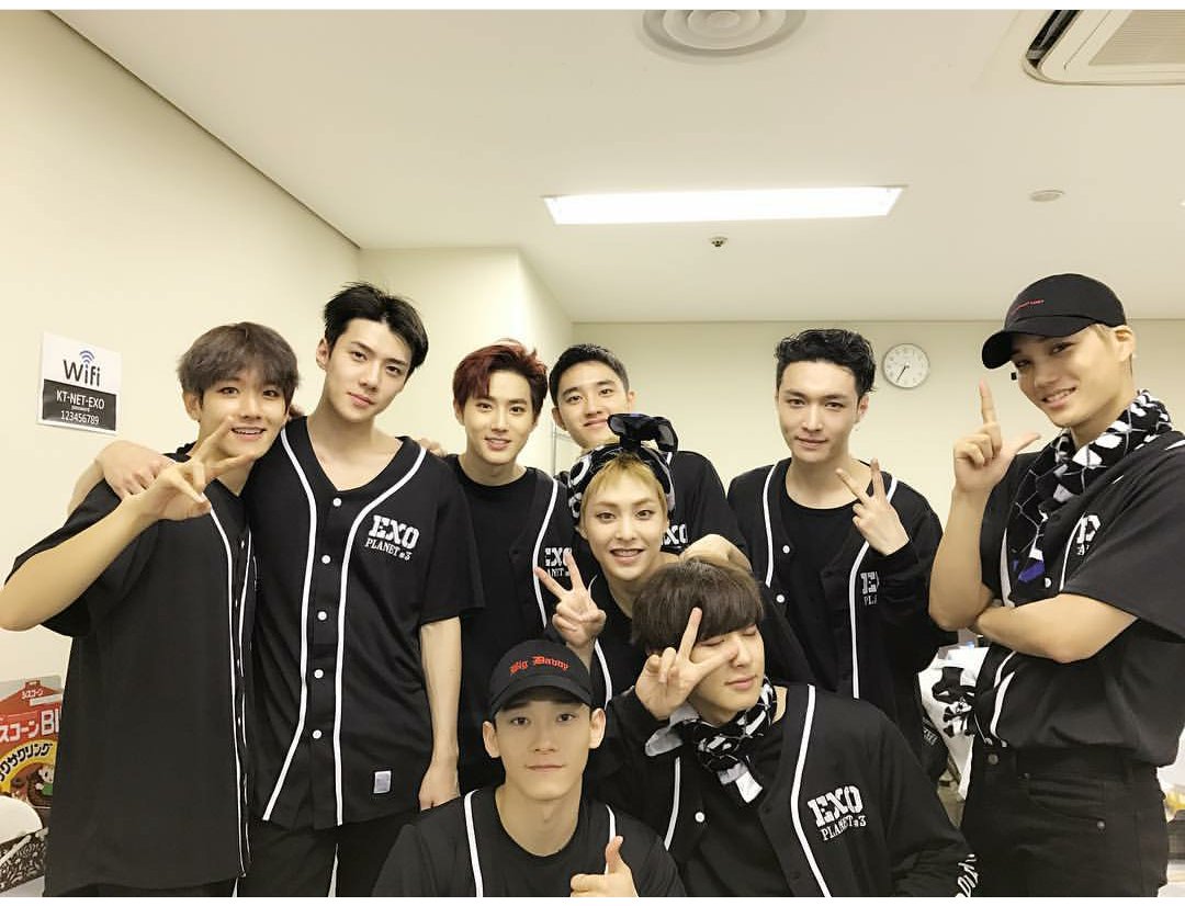 Nas_juliieth's tweet photo. Thaks for always support and love EXO; latinoamerican Exo-l are grateful to you for all.  WE ARE ONE! ❤❤
#thankyouKexol #900dayswithexol https://t.co/Yijv5dtCF4