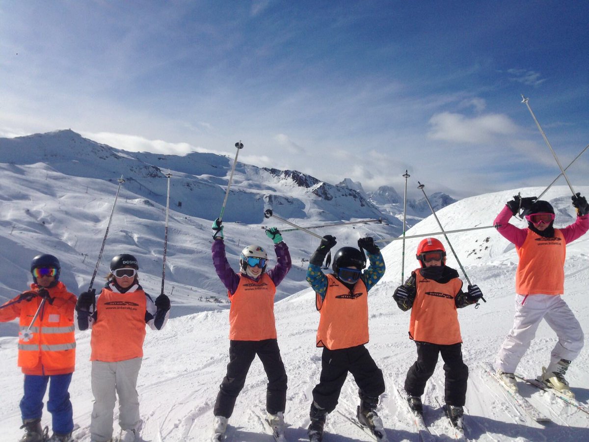 EscuelaIdeo's tweet photo. Se acaba nuestra #SemanaBlanca. Lo hemos pasado genial 🏂⛷❄️, el año que viene más. Gracias @grupoalventus @Interskies @Astunesqui #ski #snow https://t.co/E80MxC1IwC