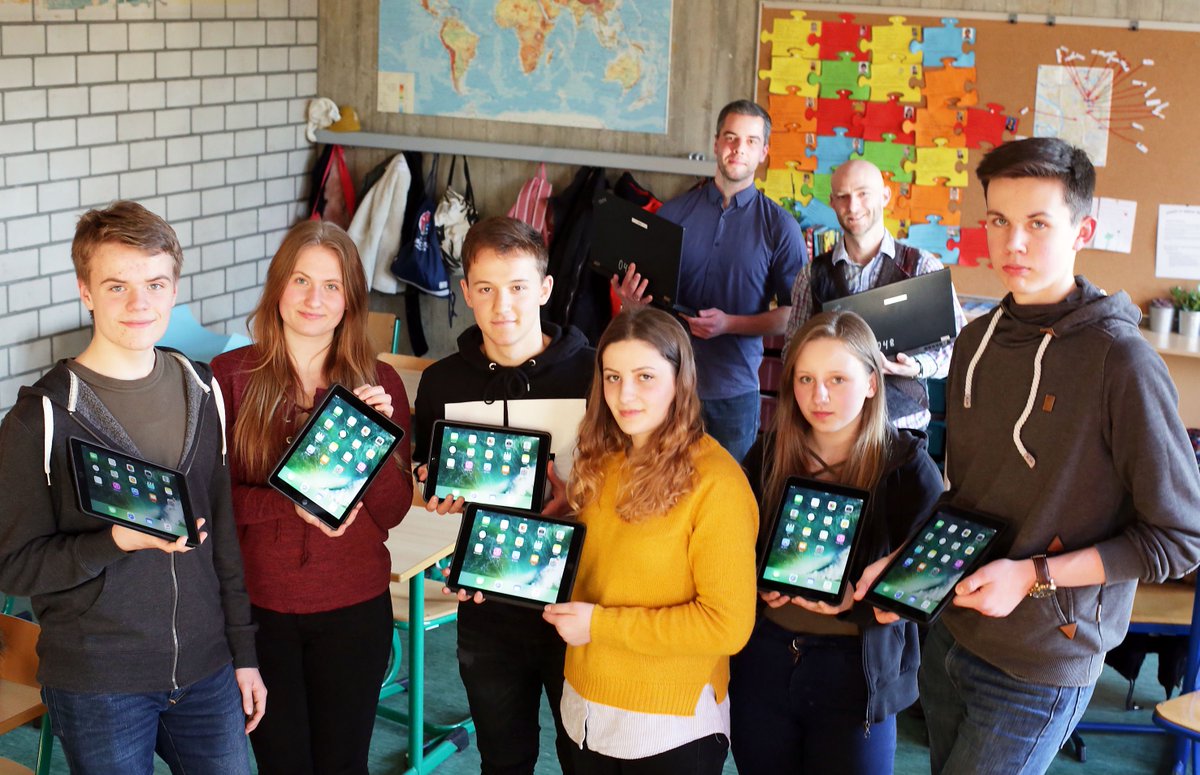 #Lernen mit digitalen #Medien: Das Friedrich-Rückert-Gymnasium hat neue #iPad.s erhalten. ow.ly/bfJ6308bpVu https://t.co/zxXQZFwcvx