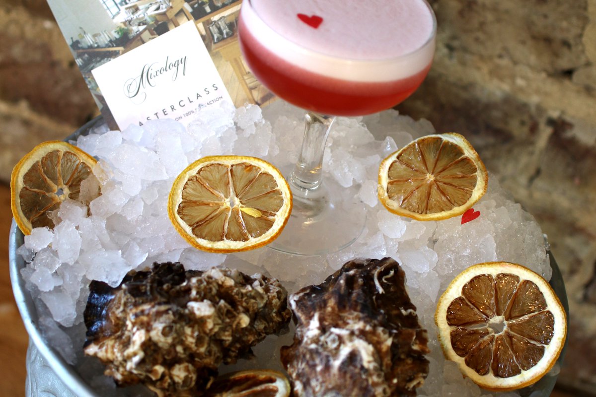 Mixologyevents's tweet photo. Any ideas for #ValentinesDay

https://t.co/YdIZ8ON1pY

#cocktail #cocktailclass #masterclass #shoreditch #oysters https://t.co/OM2H30xoLw
