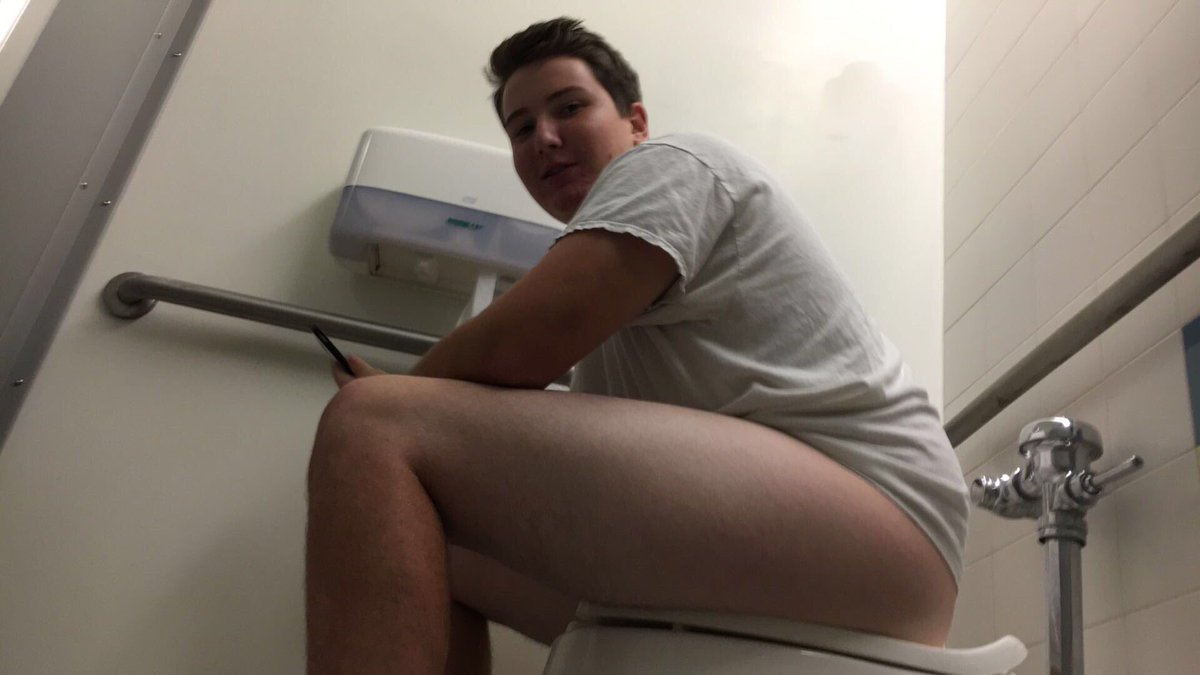 UCLABALL12's tweet photo. Ben taking a dump like UCLA is about to do tonight 👀👀@BenOlsen0110 @BallStateRec https://t.co/0ndTBZDXKc