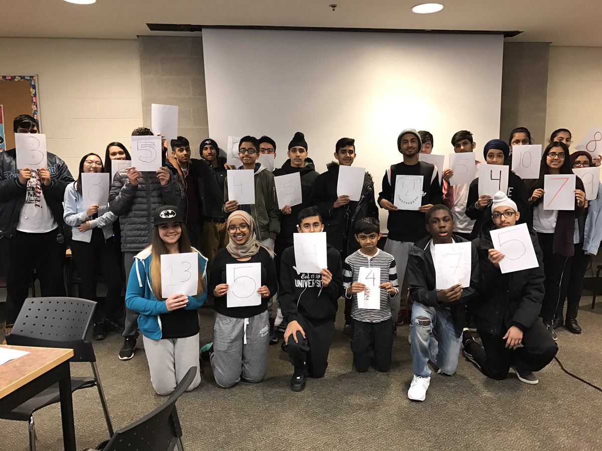 MsJGrant's tweet photo. #ReadingProgress in @RichelleBrady's ENG 1D0 class! @pennykittle #choicematters #read @SandalwoodH_SS @PeelSchools @PDSB_Libraries https://t.co/8PPnhh47yM