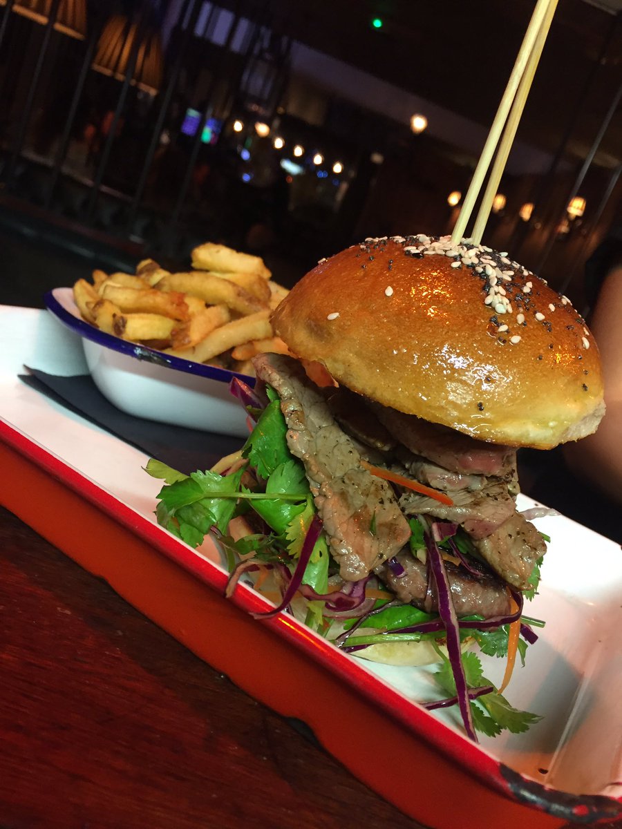 Holy cow flying out last night 🙌🏼 coriander slaw with marinated steak strips. Kitchen open until 9:30 #southseven #marplebridge #meatFix