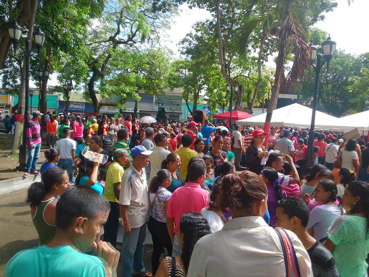 MpComunasDelta's tweet photo. Ya inicio el proceso de carnetización en la plaza Bolívar de Tucupita  #micarnetporlapatria @GobLizeta @StalinPSUV @psuvaristobulo https://t.co/6ZVAjhqoFw
