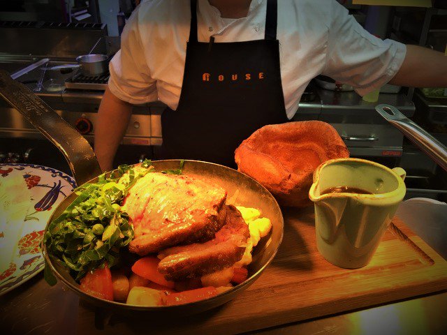 Enjoy elevated cooking from our busy open kitchen with the family this weekend at House🍴🍷 #sundayroast #familyfeasting #leamington #loveleam