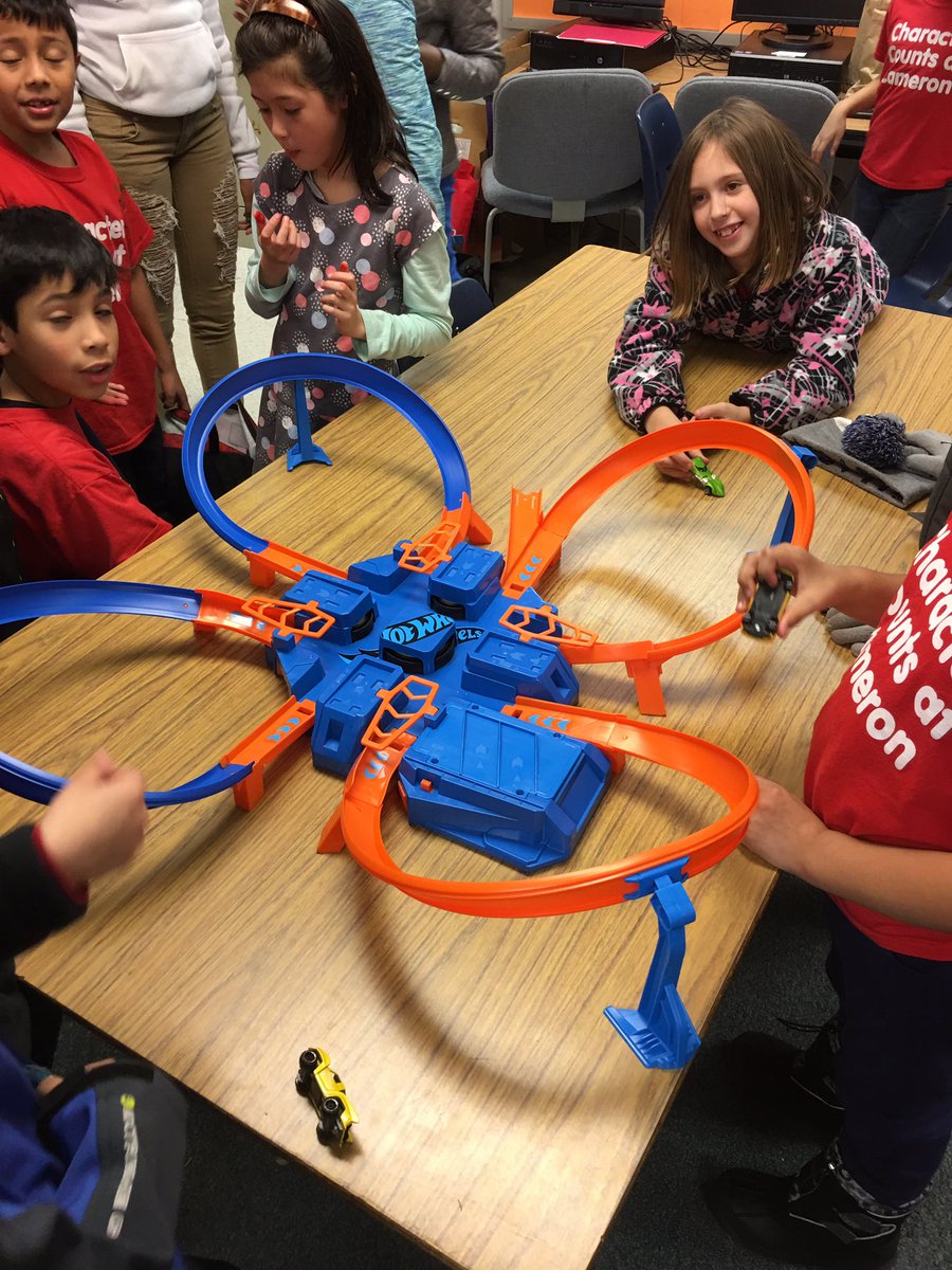 STEAM_HillDW's tweet photo. Young Engineers Club made hypothesis on speed and motion. #youngengineers #CameronESSTEAM #forceandmotion https://t.co/E17j0mDLNe