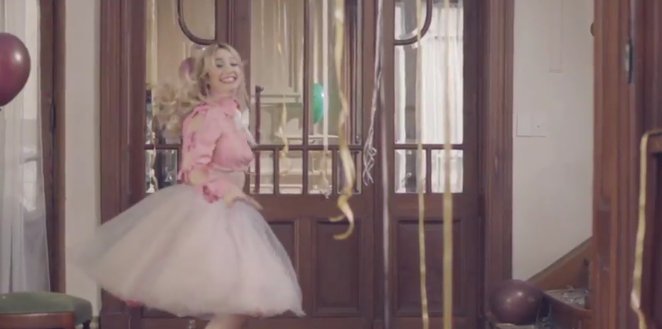 fuckkkdashit's tweet photo. que lindo es verte divertida siendo vos, riendo y haciendo tus locuras, cuanta luz irradias pequeña✨ @angelatorresok #ENAMORADAdeLaVidaRosa https://t.co/7OqyMlzAky