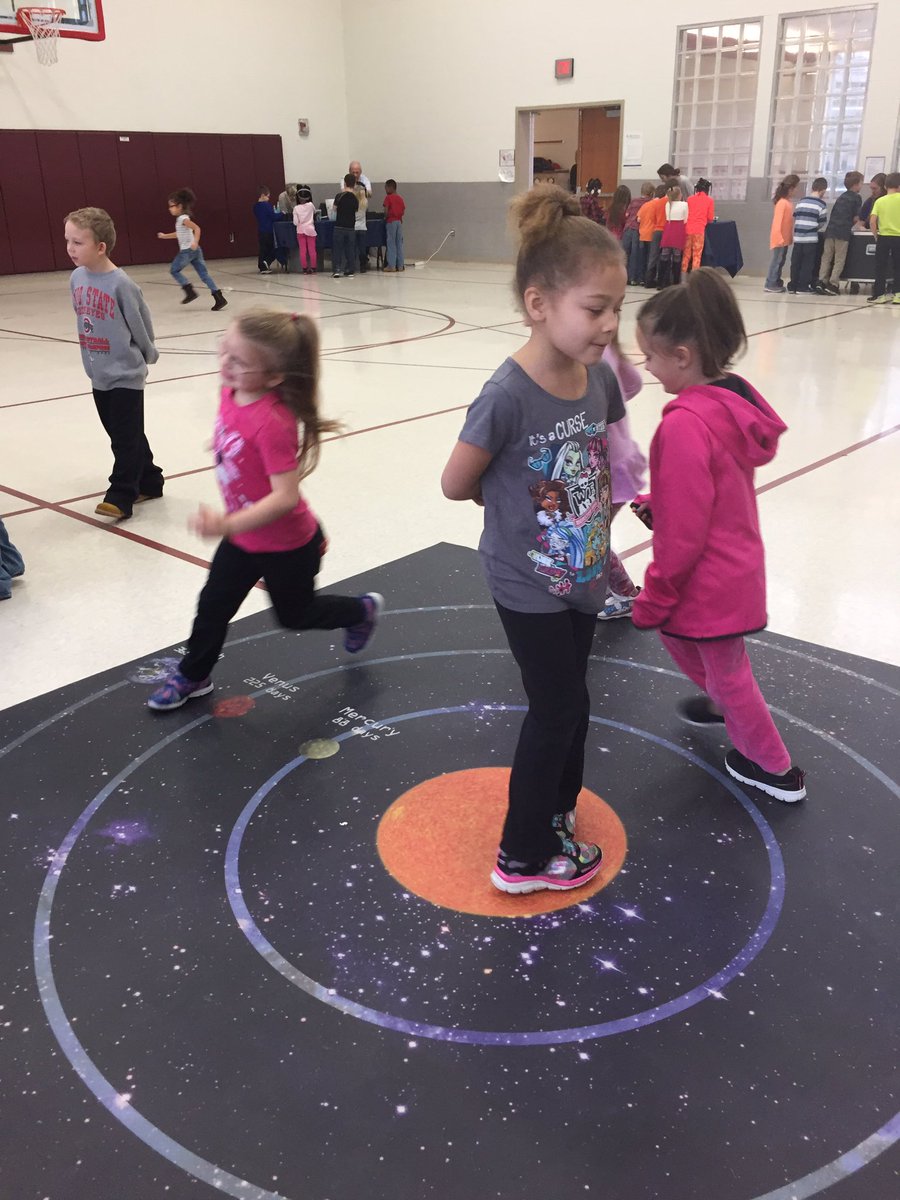 PWMrsD's tweet photo. Exploring! #acspresents #cosionwheels #cosi @PWMrsG @seuss_teacher https://t.co/EC1nKAvLGH