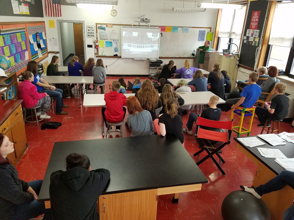 MissDurchholz's tweet photo. It's Inauguration Day!  We've gathered to watch and discuss @NHMESD @MsLReads #TrumpInauguration #ThankYouObamas #InaugurationDay https://t.co/GkPP0yYLWi