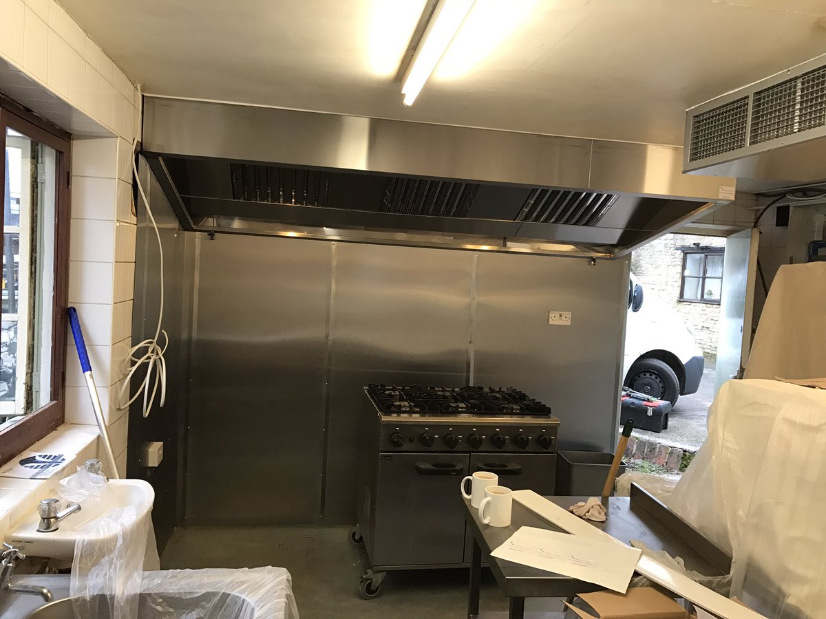 kck_engineering's tweet image. Fabricated and installed extract canopy and wall cladding #kitchenventilation #kitchencanopies #ventilation