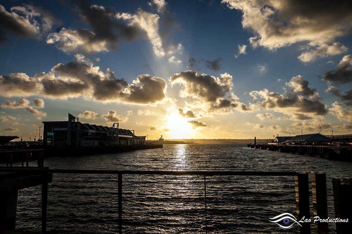 LaoProductions's tweet photo. [ Sunset over the ocean | San Diego, CA ] #canon #photography #LaoProductions #sunset https://t.co/FnFgTvFFYH