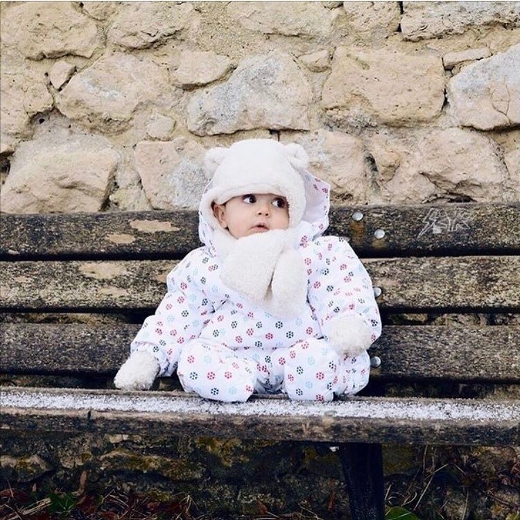 Ice age! ❄️ With @sergent_major_officiel and @mme_lilie #repost #cutebaby #babygirl #coldseason #overalls #fashionb…