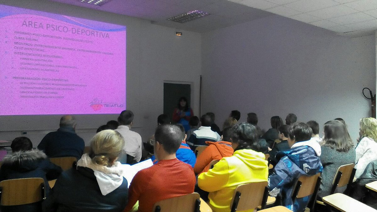 davinialbinyana's tweet photo. Sesión Informativa "Programa Tecnificación" Padres&Deportistas @FedTriatloCV @vanessahuesa @Arantxascv #CeCheste #ProyectoMultidisciplinar https://t.co/A9tPLhCGYE