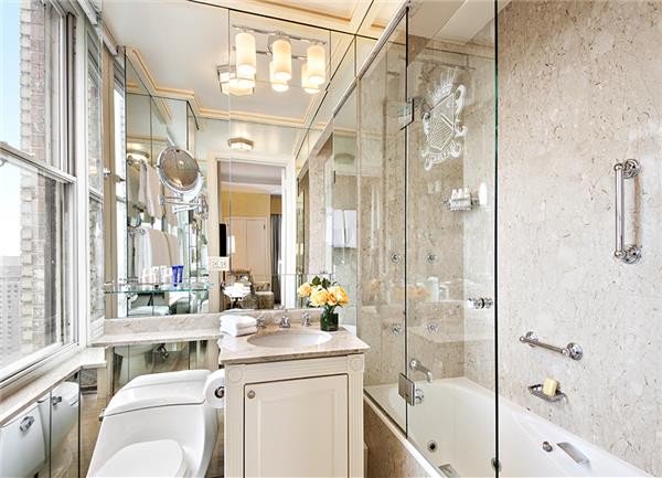 DesignerREstate's tweet image. Flat Friday! 1BR 2B apartment in #NYC renting for $90,000/mo! This apartment comes with 24 hour room service, personal shoppers, and more!