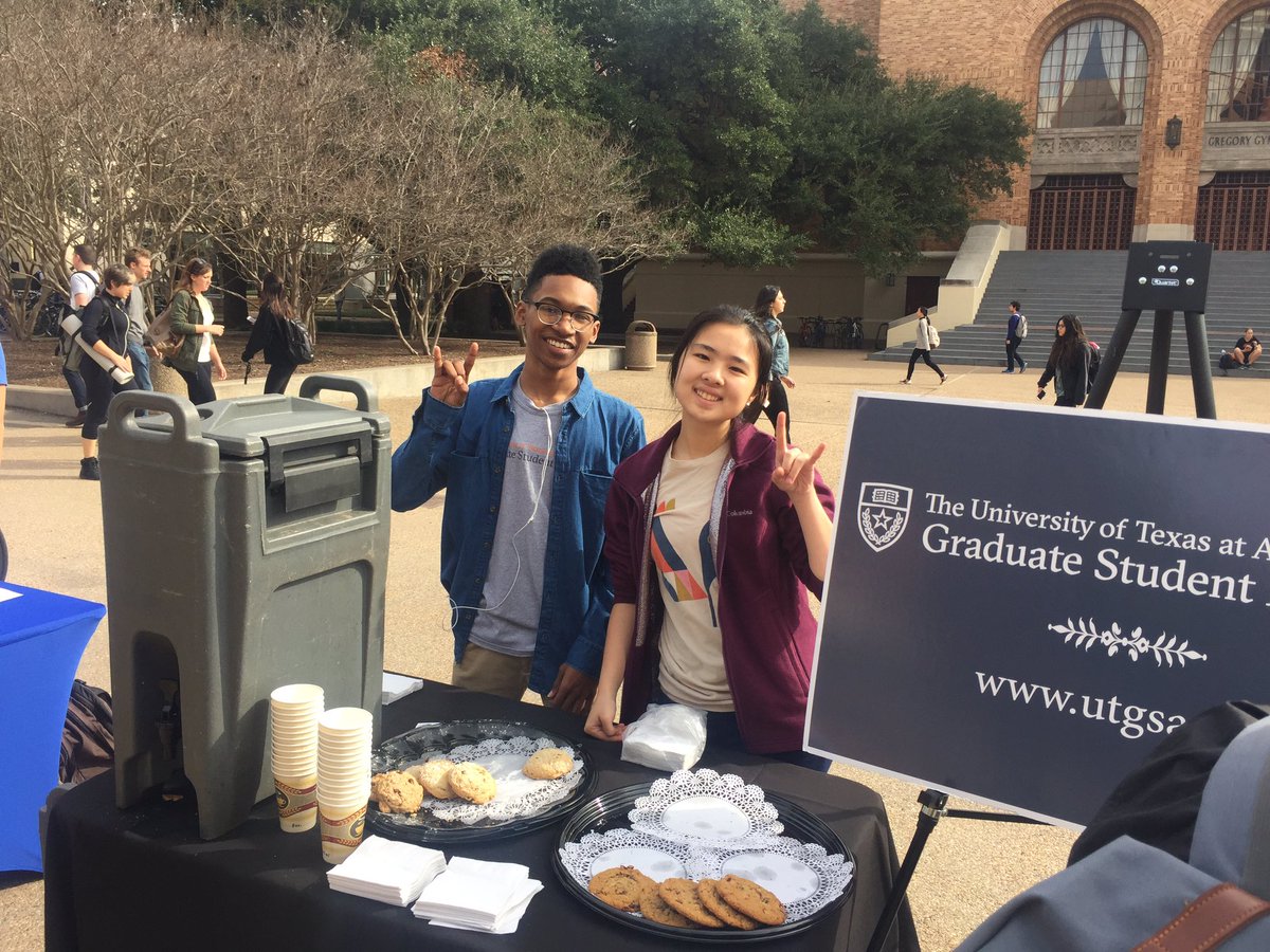 utgsa's tweet photo. We out here!! @UT_SG @utscc #GRADvocacy #WestMall #GregoryPlaza #FreeCookies #FreeCocoa #WelcomeBackLonghorns https://t.co/Cjg89IgCeC