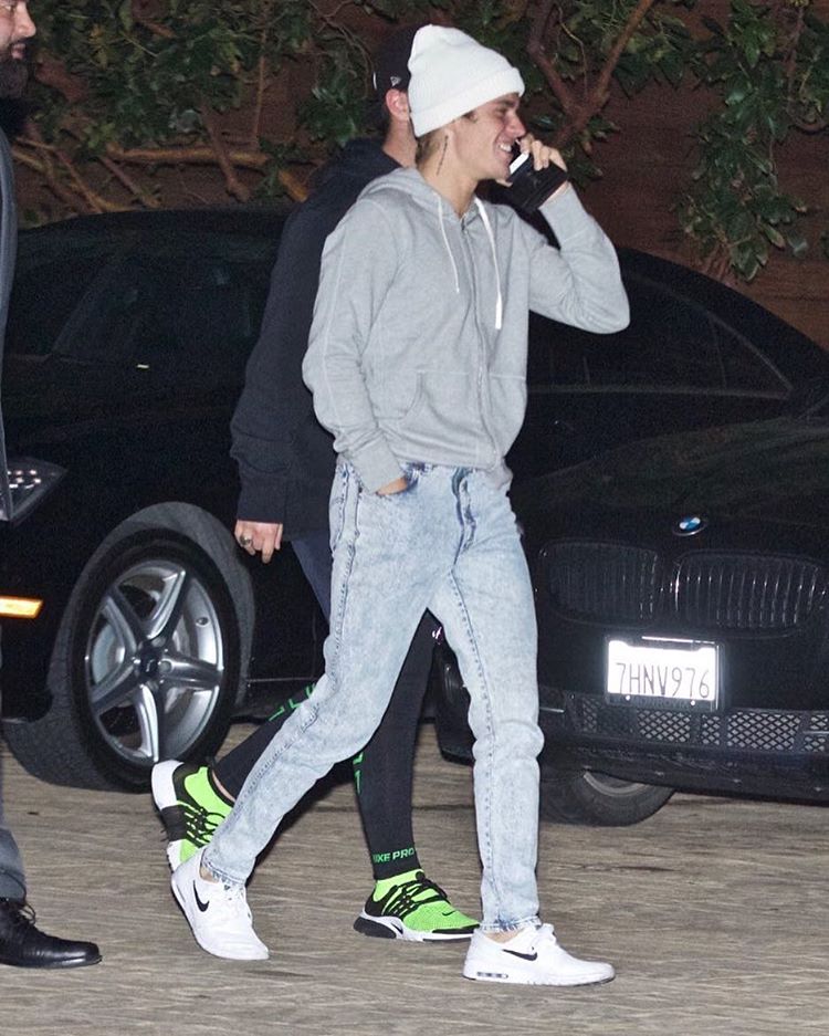 LOVE THAT SMILE!
#Beliebers #BestFanArmy #iHeartAwards