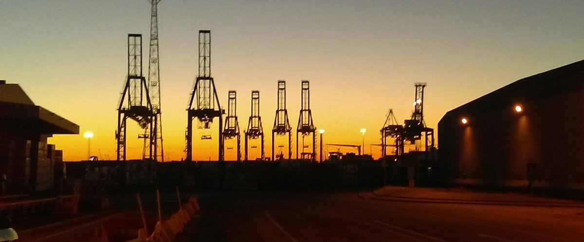 fransmarthin's tweet photo. London Container Terminal at 17.00 https://t.co/2sm7K9XrAu
