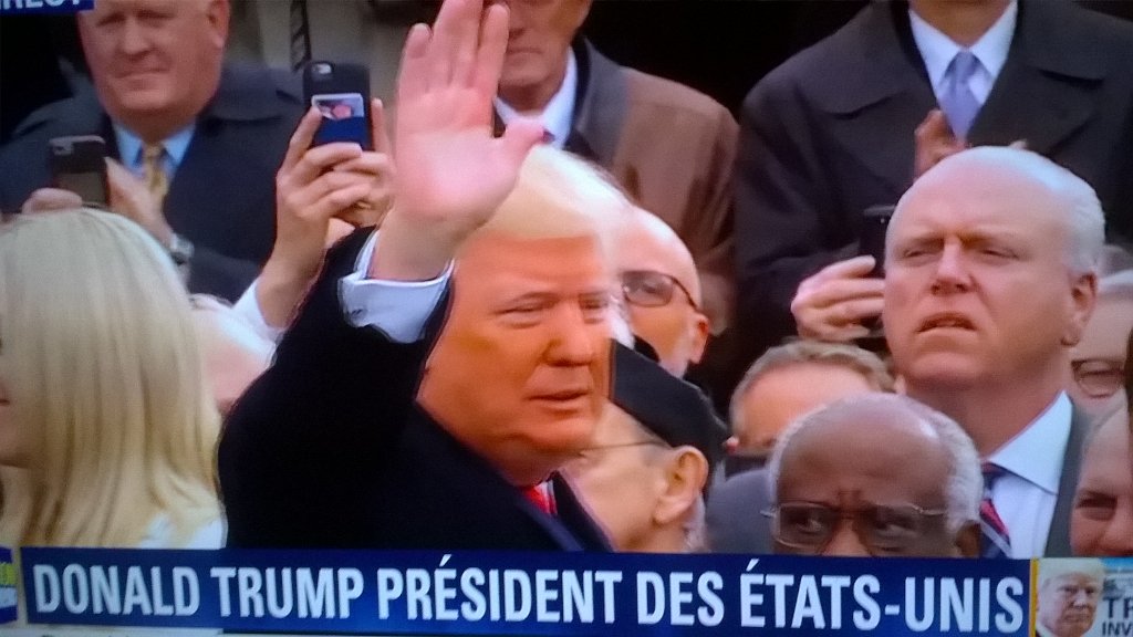 _Neolia_'s tweet photo. C'est la fin... #InogurationDay https://t.co/daLIEkkv02