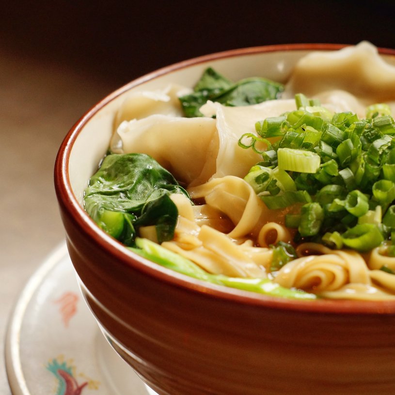 Hong Kong style Chinese noodles with Chinese broccoli with egg noodles, handmade wontons, and broth. #wontonsoup #lunch #macro
