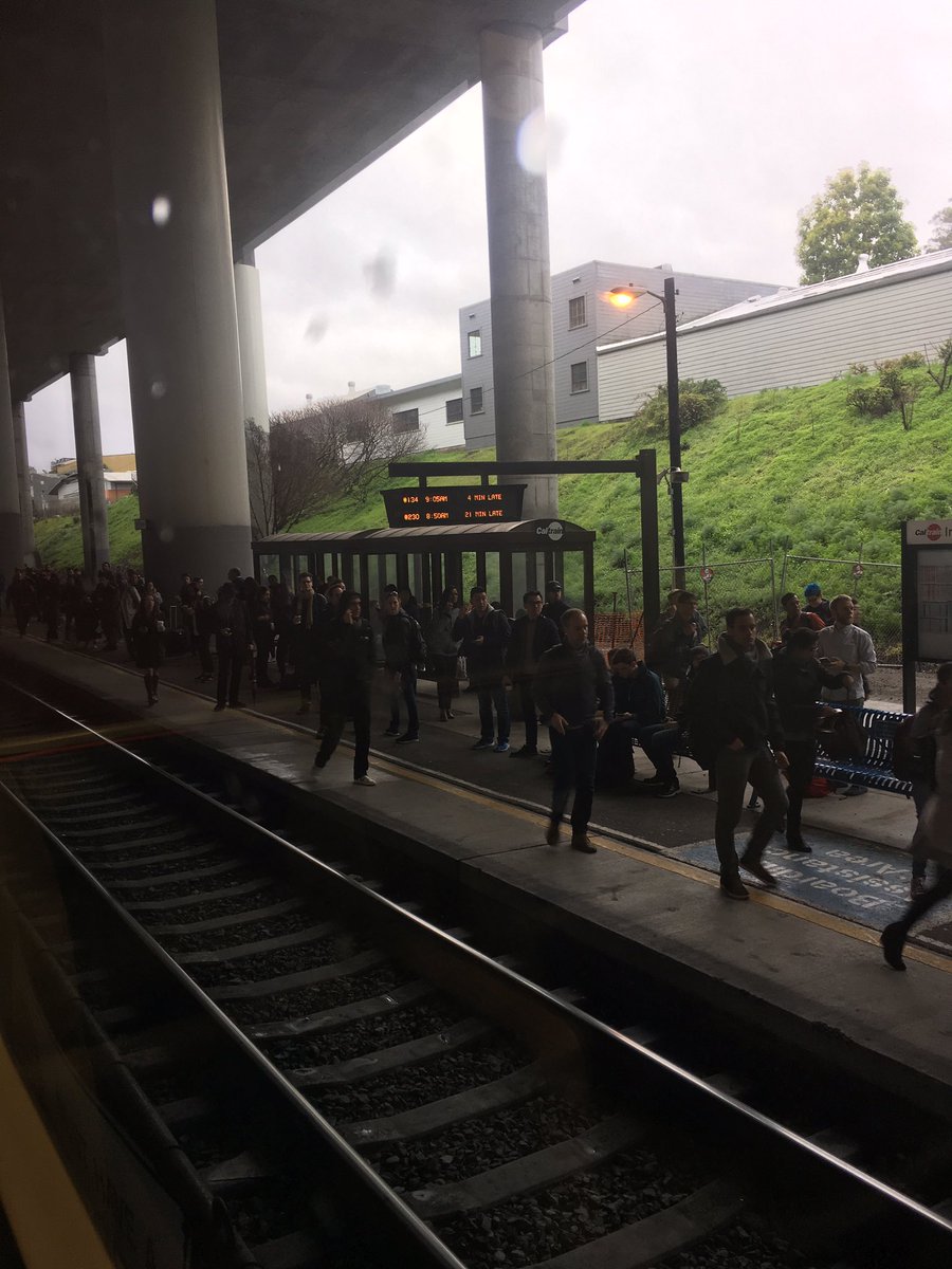 wjcristo's tweet photo. #caltrain nb323 turning around to become sb230. https://t.co/3duTmrxYSp