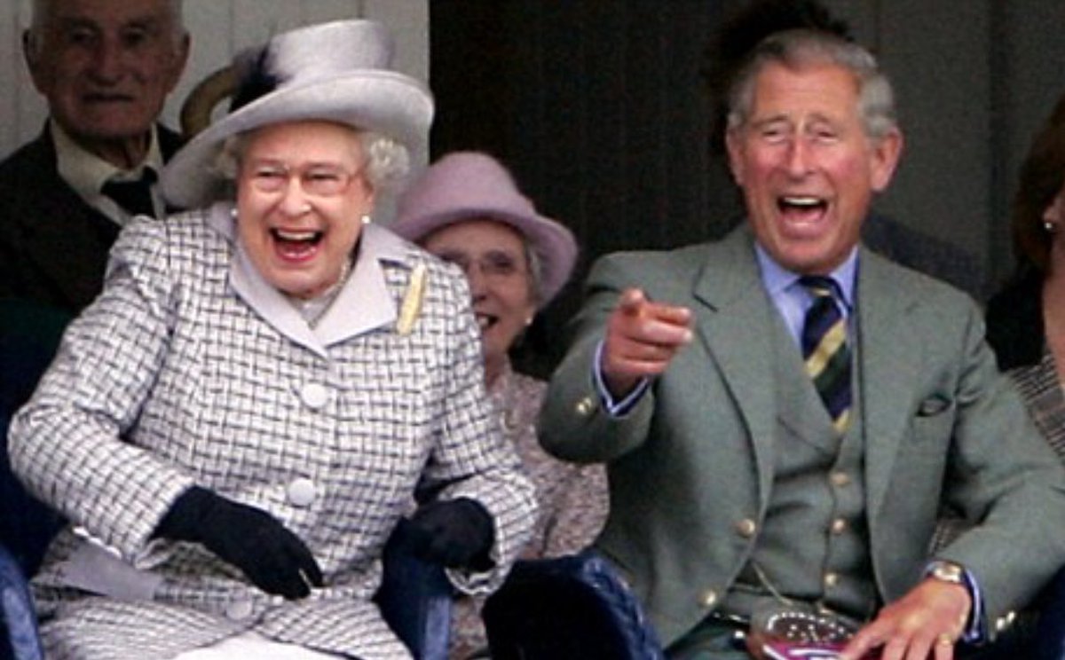 AFC_GLEN's tweet photo. Americans right now 🇺🇸
Us .... 🇬🇧

#GodSavetheQueen https://t.co/wrai6hUl7m