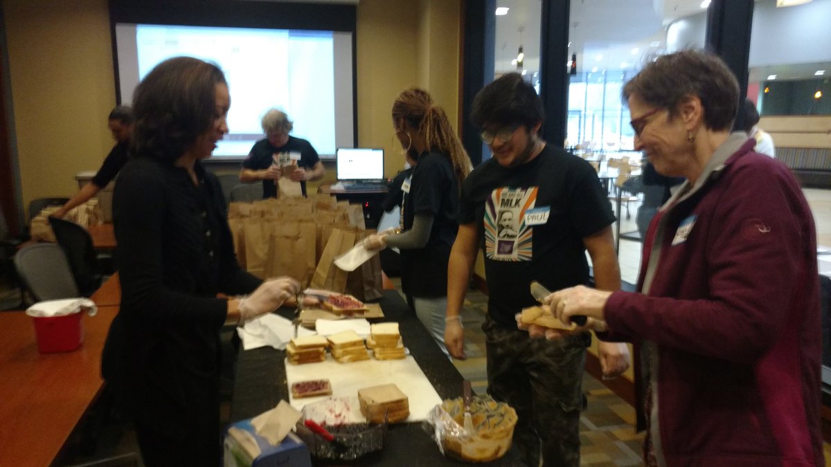 MplsCollege's tweet photo. Day 1 of @MCTCtweets MLK observance. Visit https://t.co/i73kpPb0j4 for other events today &amp; tomorrow. #mlkdayofservice #mctcmission https://t.co/65YieP1m1D